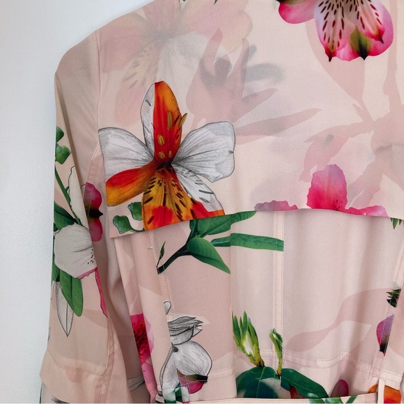 Babaton graphic floral robe from Aritzia - Picture 7 of 7